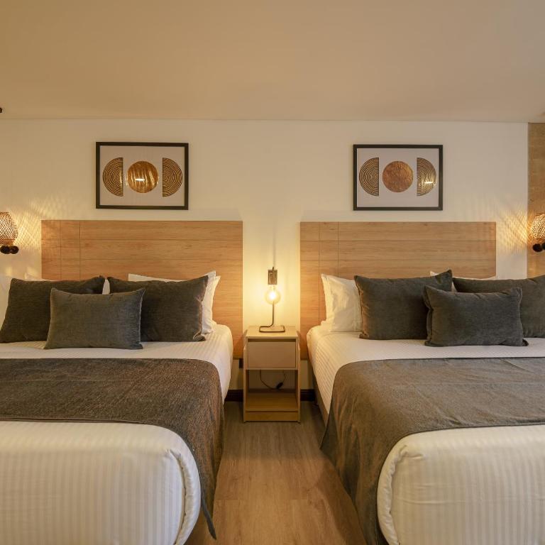 First Class Hotel - Habitación Doble Superior - 2 camas dobles - 2