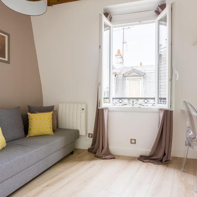 Sublime appartement refait à neuf en dernier étage baigné de lumière avec une très belle hauteur sous plafond 2 chambres en plein centre de Paris - Appartement 2 Chambres - 15
