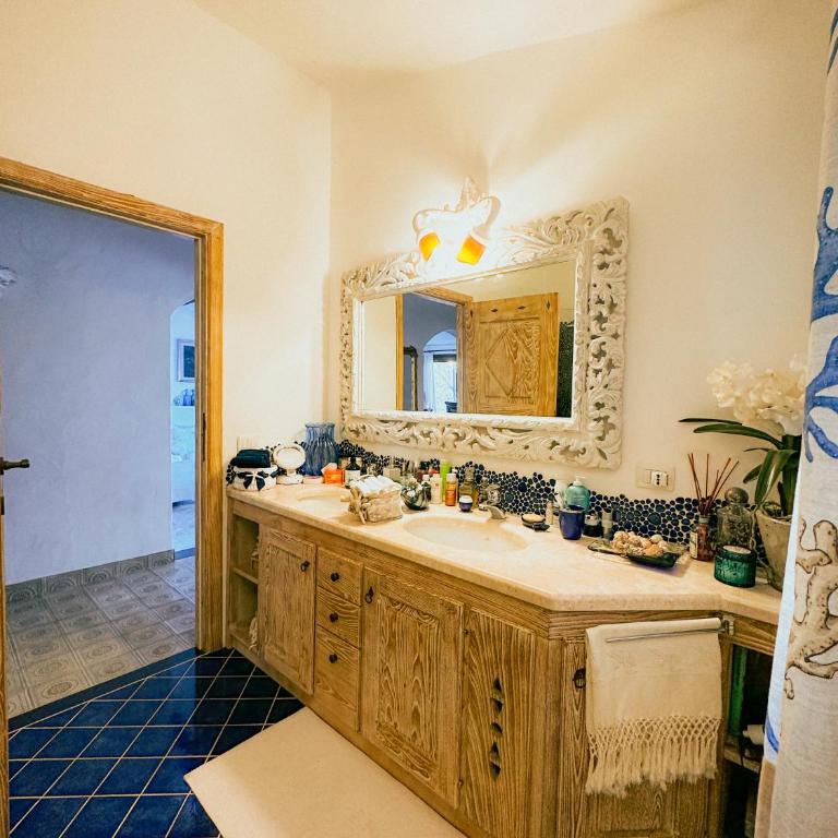 Sardinian Luxury Hospitality - Villa Fuli Rooms and more - Camera Deluxe Matrimoniale con Vista Mare - 2
