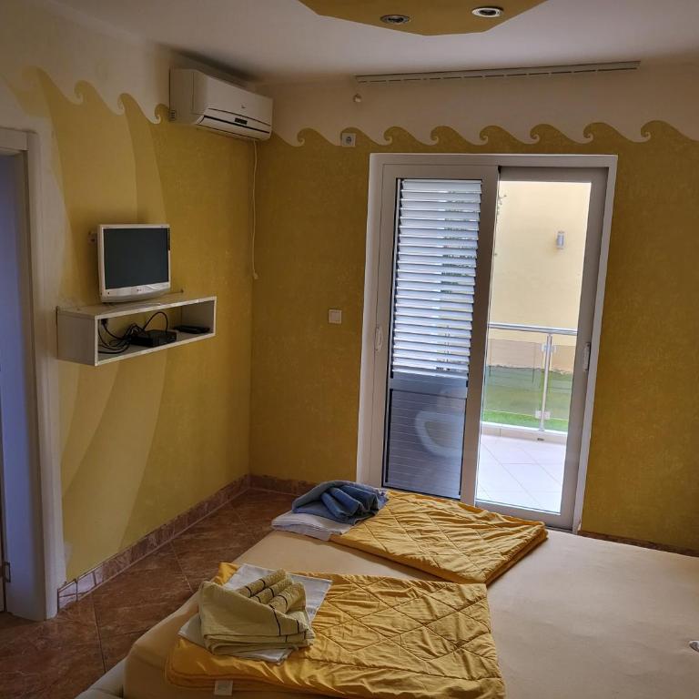 Apartmani Niksic - Two-Bedroom Apartment with Sea View - 12