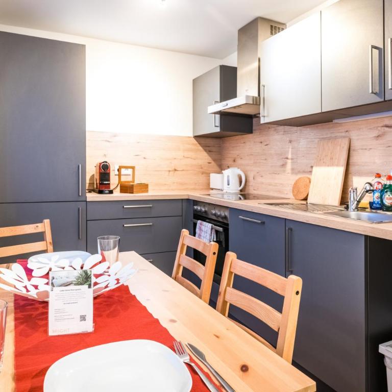 Arbio I Cozy Apartments Augsburg-Lechhausen - Premium Suite mit Balkon - 11