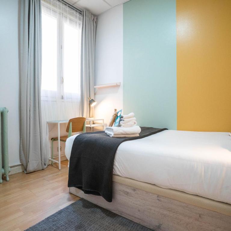 Live it Madrid Gran Vía - Standard Double Room with Shared Bathroom - 5
