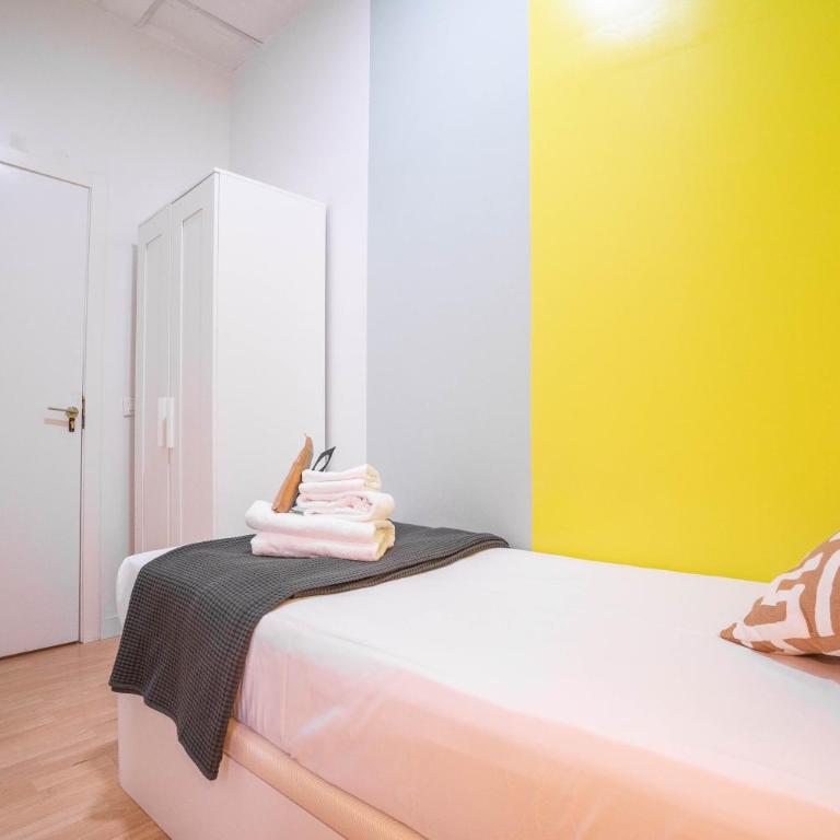 Live it Madrid Gran Vía - Standard Double Room with Shared Bathroom - 3