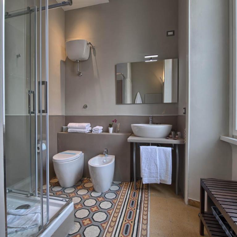 The Pope's Window - Suite with Balcony - 7