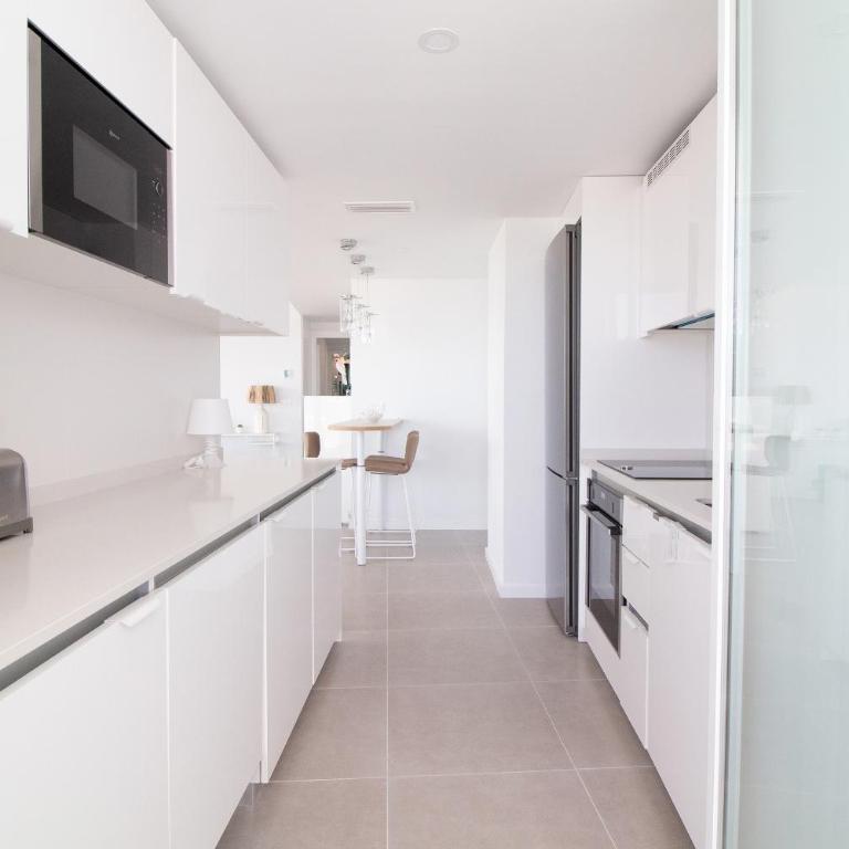 Global Vacacional, Apartamento con piscina privada y terraza con vistas a la costa - Apartment mit Meerblick - 26
