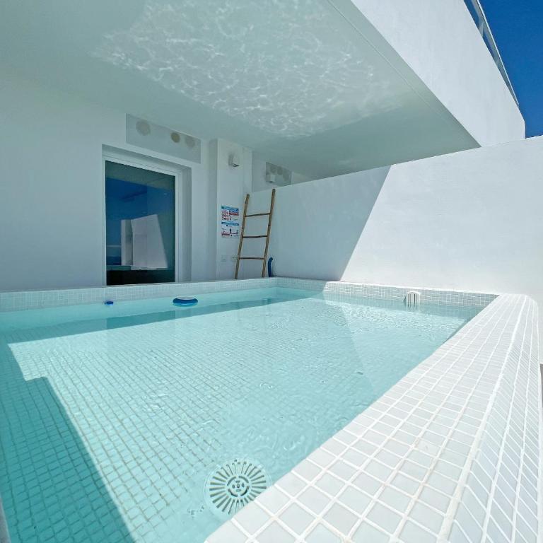 Global Vacacional, Apartamento con piscina privada y terraza con vistas a la costa - Apartment mit Meerblick - 57