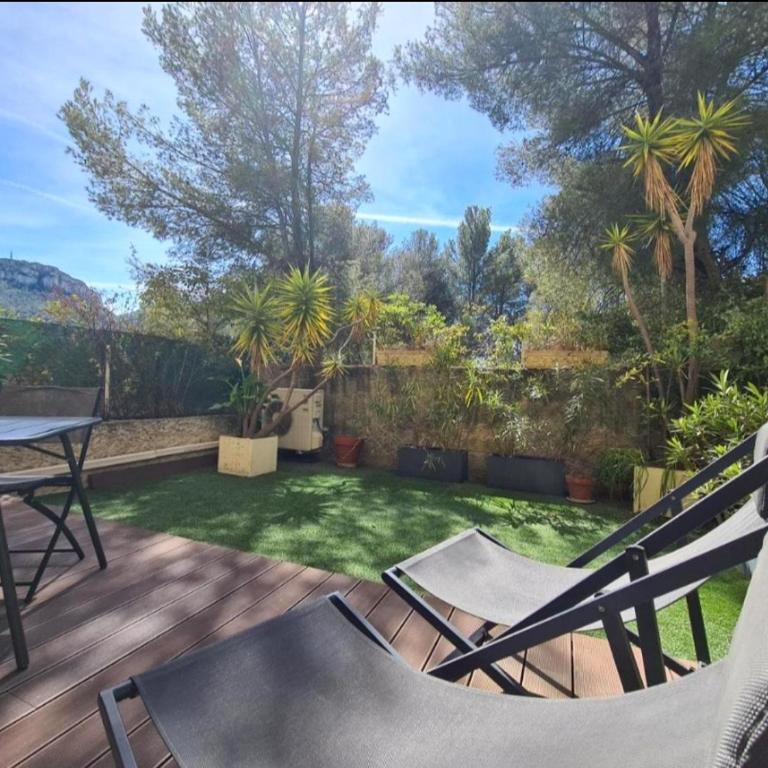 Jardin Privé ds le Centre de Cassis - Parking - Plage à 500m - Appartement 1 Chambre - 2