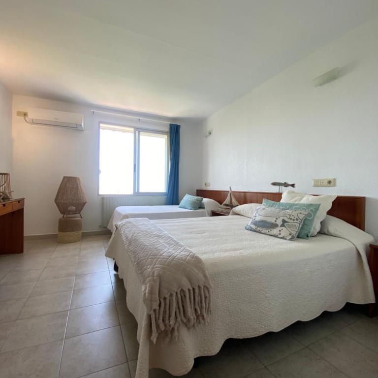 Hostal Blayet - Hostal Automatizado - Triple Room with Sea View - 1