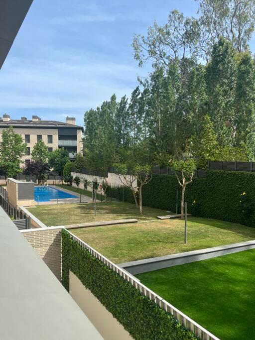 Nuevo, espacioso y confortable con pkg y piscina - Apartamento de 3 dormitorios con vistas a las montañas - 31