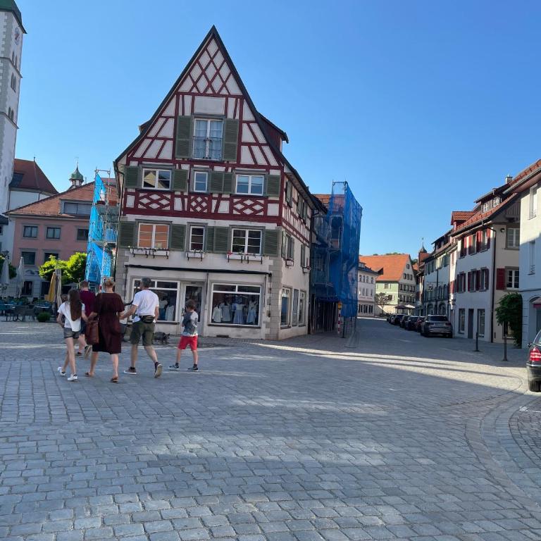 Fam M&H Schöne 2 Zimmer Ferienwohnung in Wangen Stadtmitte - Apartment mit 2 Schlafzimmern - 2