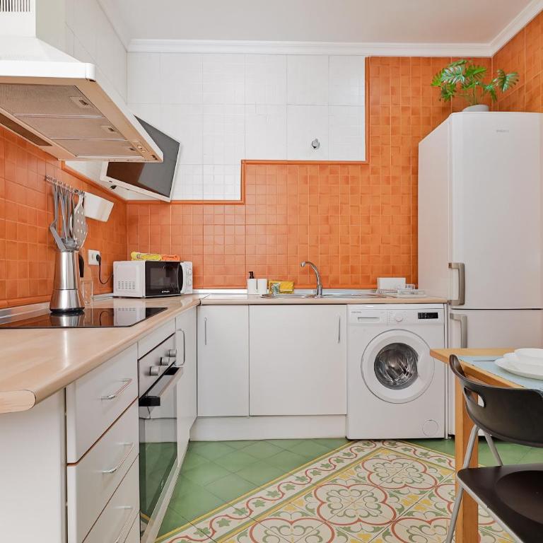C10 Spacious 5 Bedroom in Soho - Five-Bedroom Apartment - 7