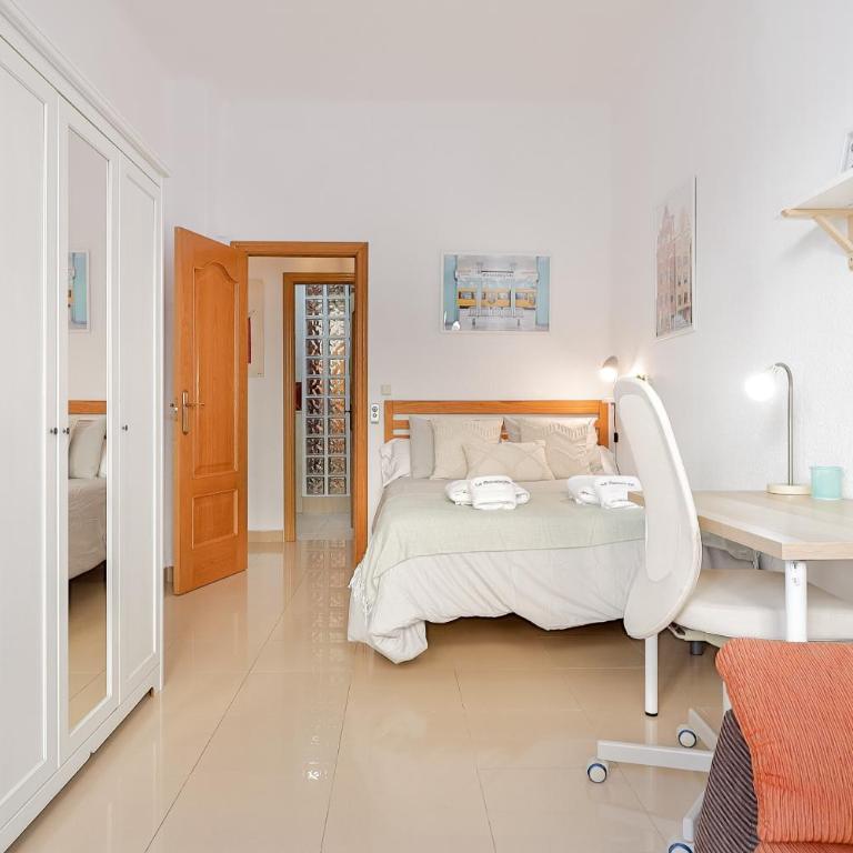 C10 Spacious 5 Bedroom in Soho - Five-Bedroom Apartment - 6
