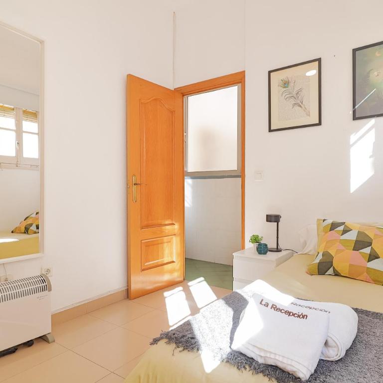 C10 Spacious 5 Bedroom in Soho - Five-Bedroom Apartment - 19