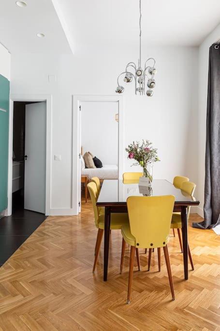 Infantas Piso at Justicia Barrio - Two-Bedroom Apartment - 2