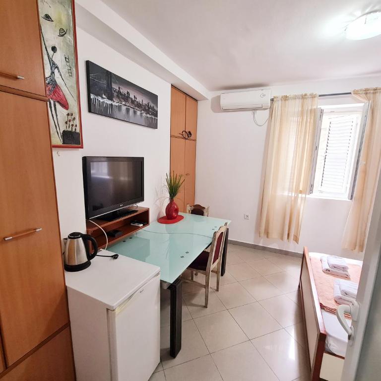 Apartments Pier - Niskobudžetna Dvokrevetna Soba sa Bračnim Krevetom - 5