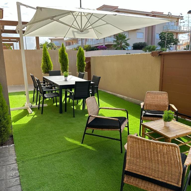 Golf Tenerife South xx Wheel Accessible Shower xx Free WIFi xx Private Pool 30 degrees xx Two Terraces 30m2x60m2 xxFree Parking xx Mountain view xx Flatscreen 65 inch xx - Villa de 3 dormitorios - 13