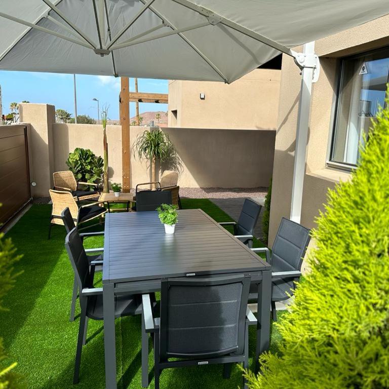 Golf Tenerife South xx Wheel Accessible Shower xx Free WIFi xx Private Pool 30 degrees xx Two Terraces 30m2x60m2 xxFree Parking xx Mountain view xx Flatscreen 65 inch xx - Villa de 3 dormitorios - 11