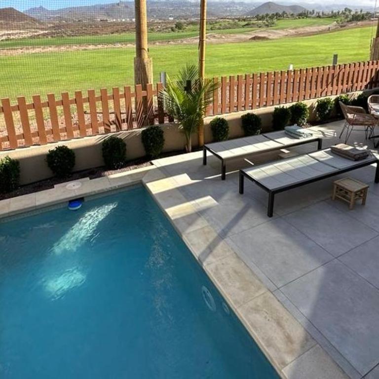 Golf Tenerife South xx Wheel Accessible Shower xx Free WIFi xx Private Pool 30 degrees xx Two Terraces 30m2x60m2 xxFree Parking xx Mountain view xx Flatscreen 65 inch xx - Villa de 3 dormitorios - 45