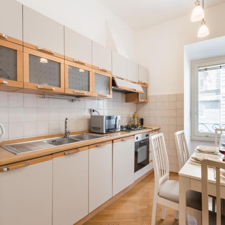 The Best Rent - Spacious three-bedroom apartment near the Colosseum - Appartamento con 3 Camere da Letto - 4