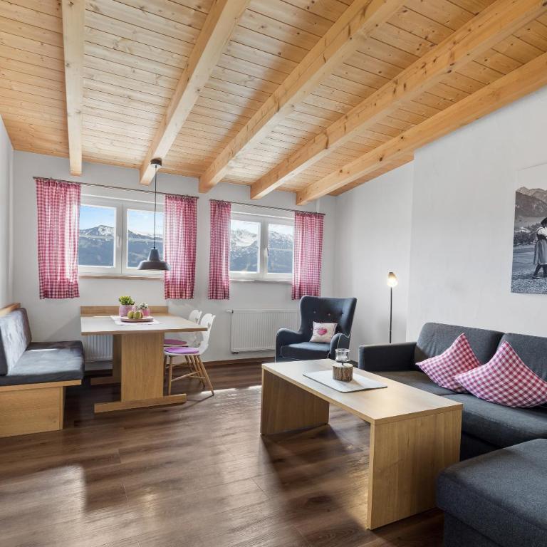 Berghaus Mucha - Ferienwohnungen - Deluxe Apartment mit 2 Schlafzimmern - 1