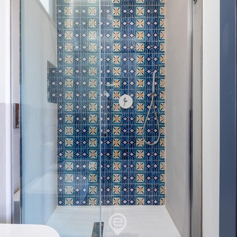 Verso Suites - Deluxe Double Room with Balcony - 12