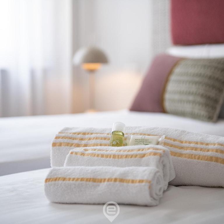 Verso Suites - Deluxe Double or Twin Room - 2