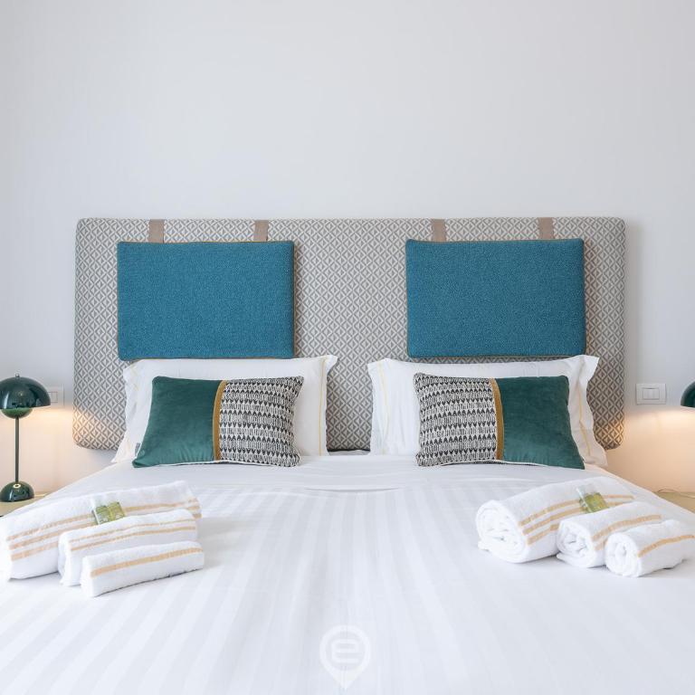 Verso Suites - Deluxe Double Room - 6