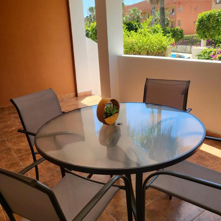 ¡Bajo precioso con salida directa a la piscina comunitaria en Paraíso de Vera! - Apartamento de 2 dormitorios - 74