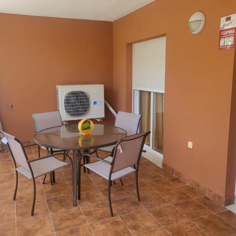 ¡Bajo precioso con salida directa a la piscina comunitaria en Paraíso de Vera! - Apartamento de 2 dormitorios - 76