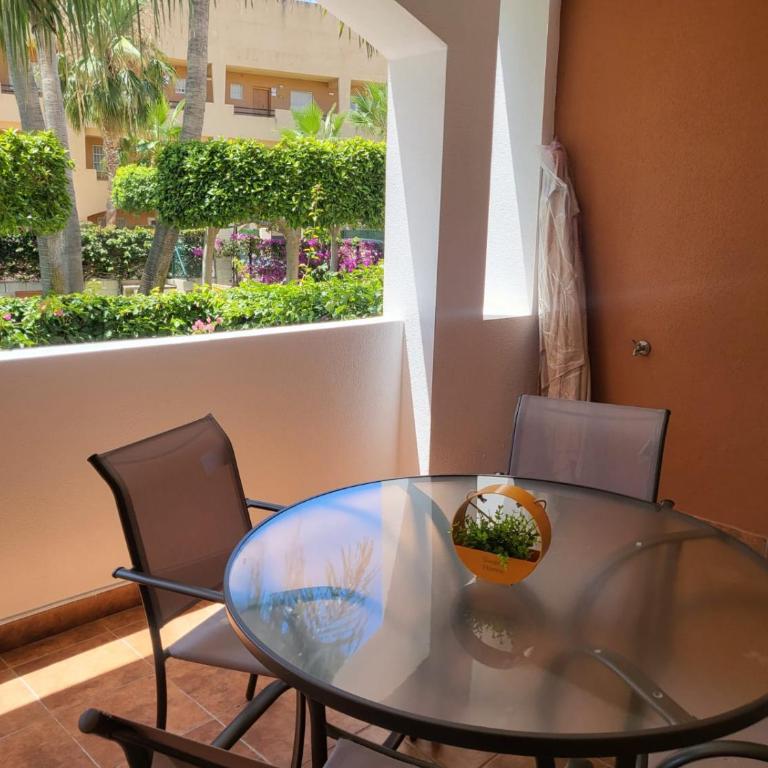 ¡Bajo precioso con salida directa a la piscina comunitaria en Paraíso de Vera! - Apartamento de 2 dormitorios - 82