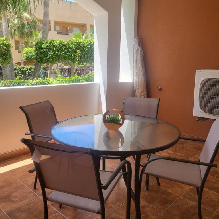 ¡Bajo precioso con salida directa a la piscina comunitaria en Paraíso de Vera! - Apartamento de 2 dormitorios - 85