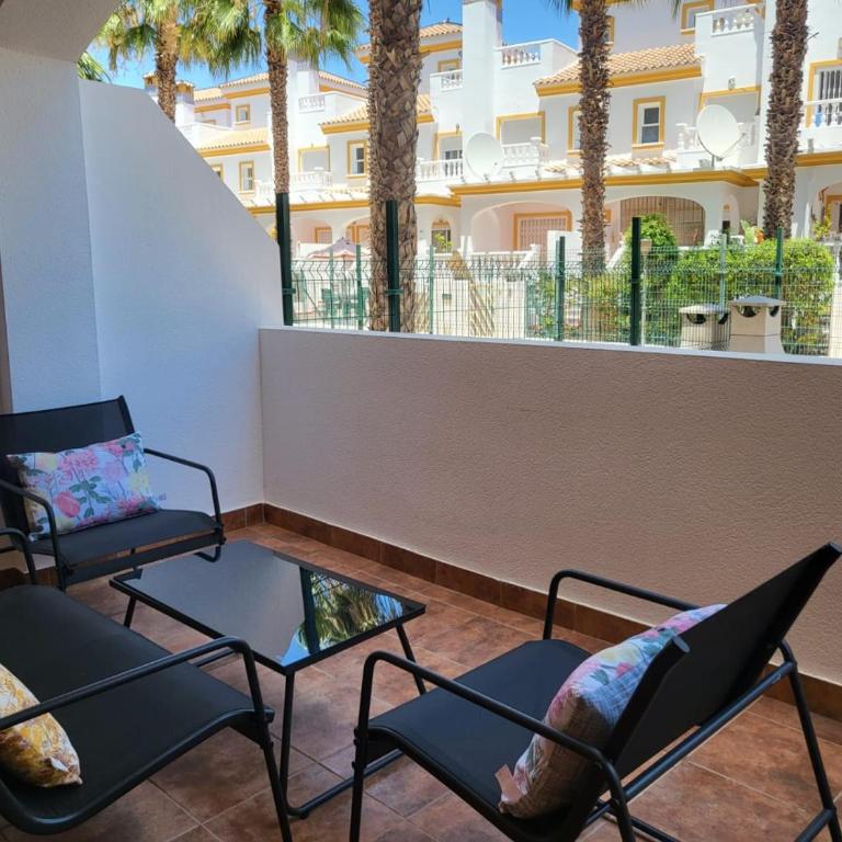 ¡Bajo precioso con salida directa a la piscina comunitaria en Paraíso de Vera! - Apartamento de 2 dormitorios - 86