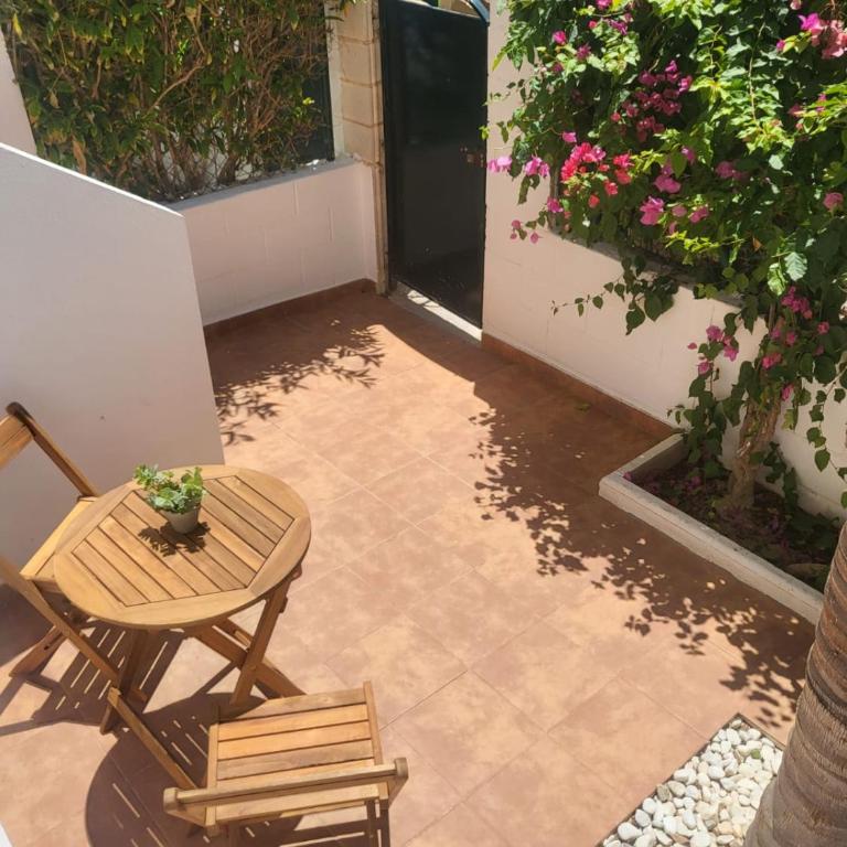 ¡Bajo precioso con salida directa a la piscina comunitaria en Paraíso de Vera! - Apartamento de 2 dormitorios - 88