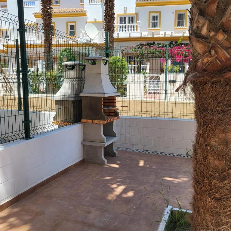 ¡Bajo precioso con salida directa a la piscina comunitaria en Paraíso de Vera! - Apartamento de 2 dormitorios - 90