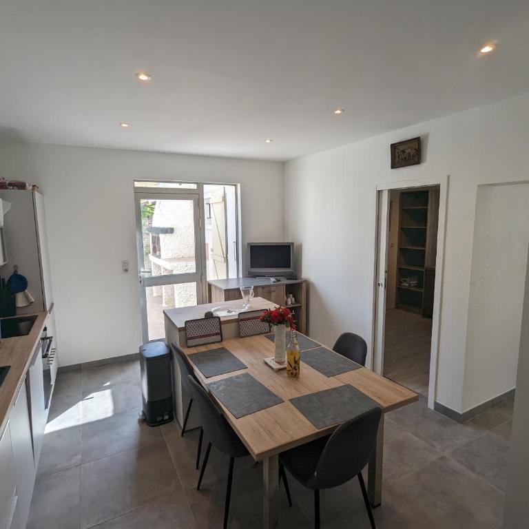 Sol-y-Days ClauDid, Grand appartement rénové avec terrasse à 50m de la plage et très proche du centre ville - Apartment mit Terrasse - 4