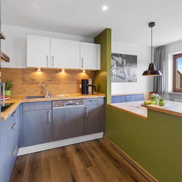 Berghaus Mucha - Ferienwohnungen - Superior Apartment mit 2 Schlafzimmern - 1