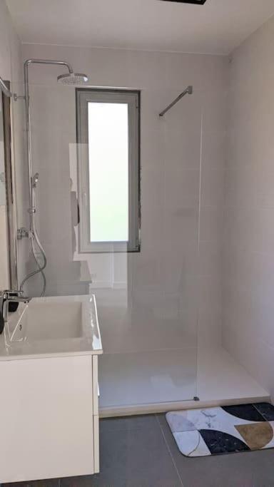 3 pièces dans villa avec piscine - Appartement 2 Chambres - 20
