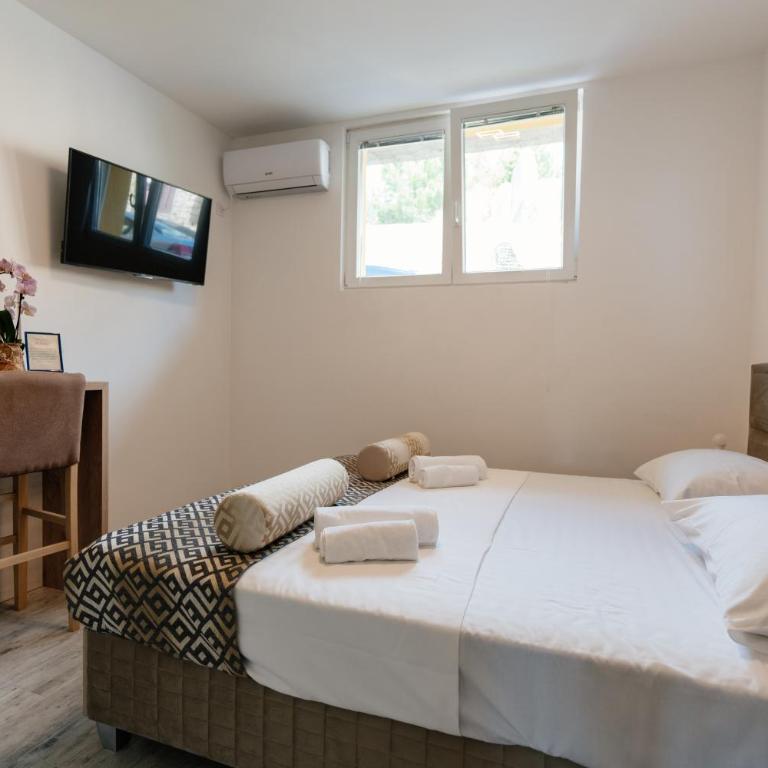 Viewpoint Villa - Two-Bedroom Apartment - 11