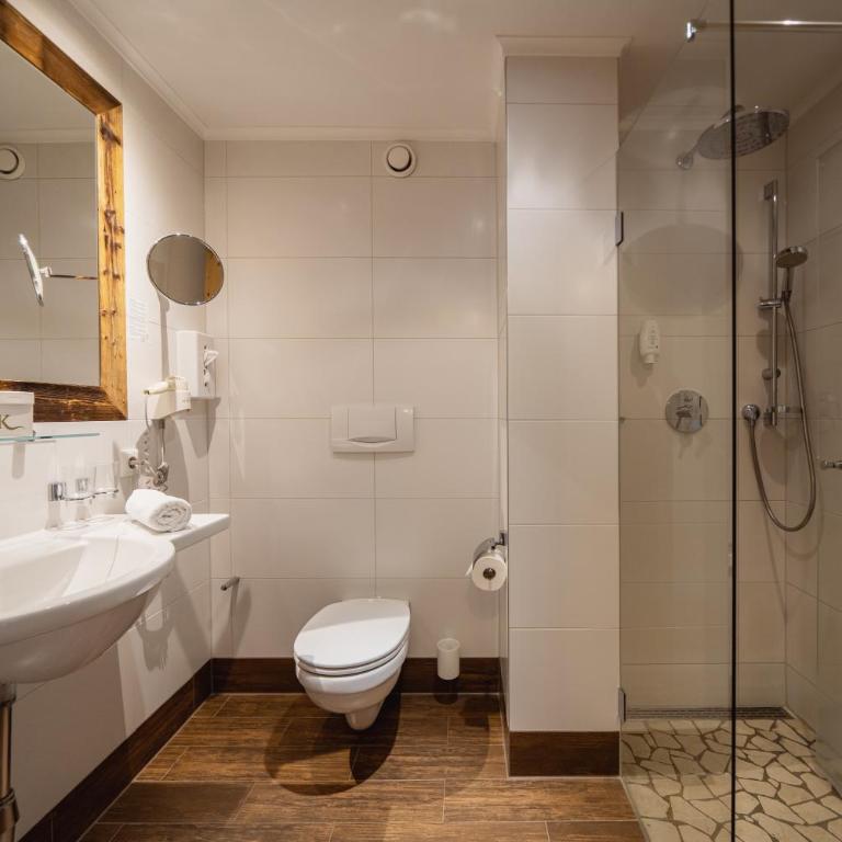 Hotel Karlwirt - Doppelzimmer mit Seeblick - 4