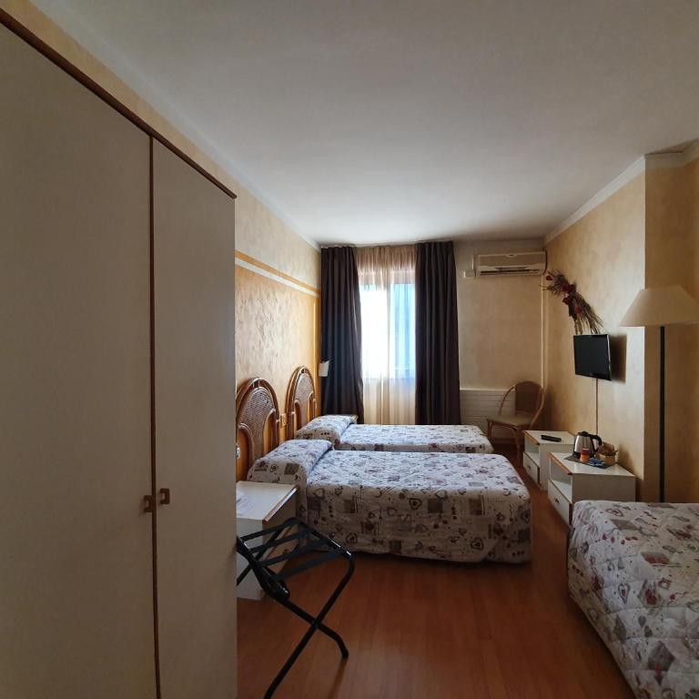 Hotel Le Pageot - Camera Tripla - 3