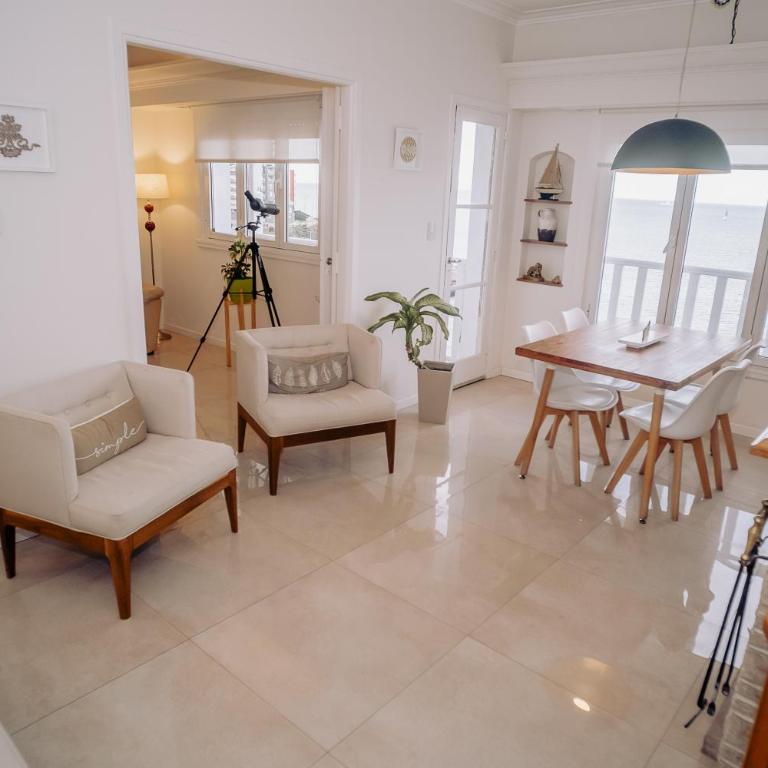 Departamento frente al mar en Mar Del Plata playa chica - Three-Bedroom Apartment - 4