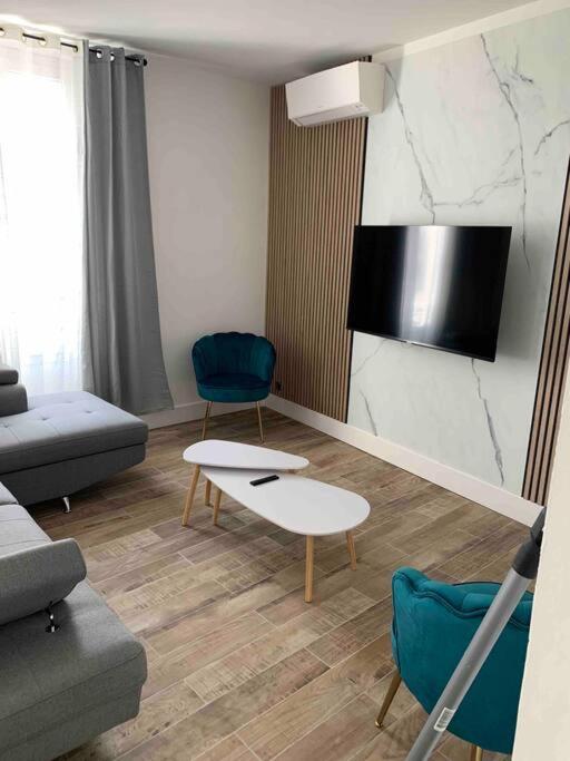 Le Victor - Two-Bedroom Apartment - 8