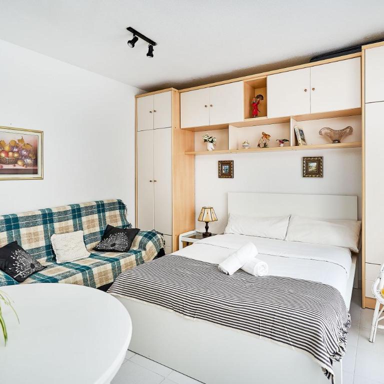 Espanhouse Simona estudio - One-Bedroom Apartment - 11