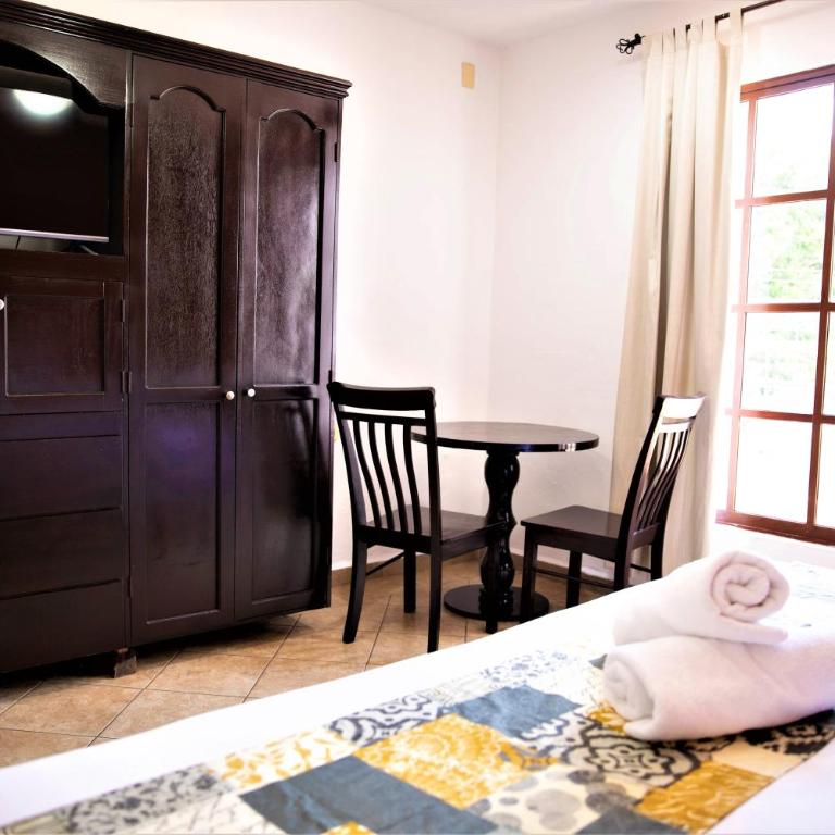 Hotel Colonial Playa del Carmen - Standard King Room - 9