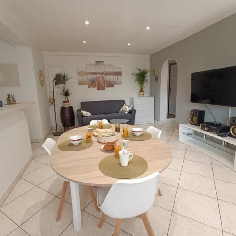 50m2 plein centre au calme et proche mer et marché - Appartement 1 Chambre - 9