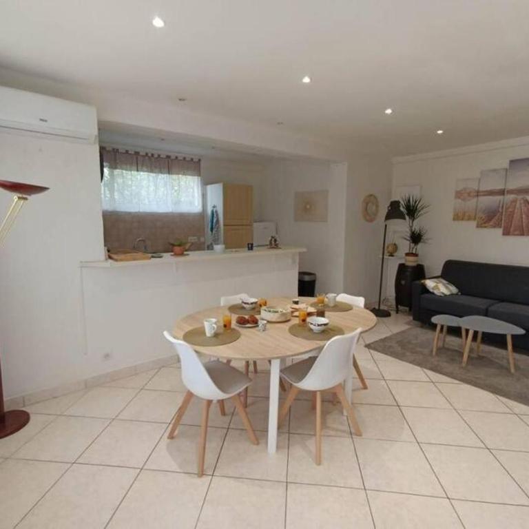 50m2 plein centre au calme et proche mer et marché - Appartement 1 Chambre - 11