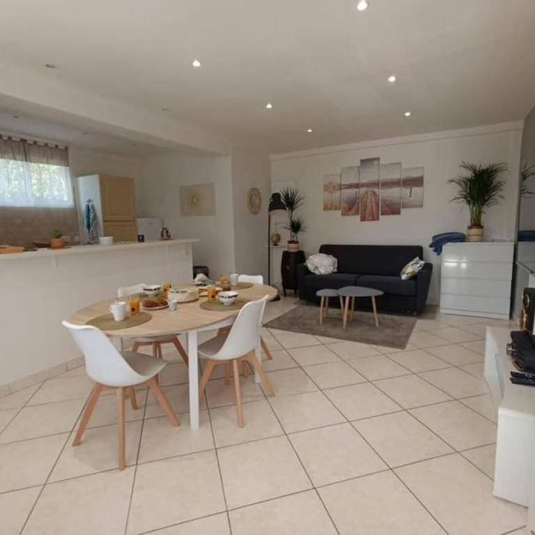 50m2 plein centre au calme et proche mer et marché - Appartement 1 Chambre - 3