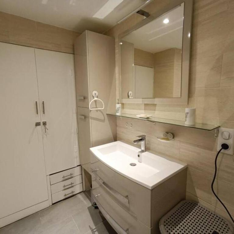 50m2 plein centre au calme et proche mer et marché - Appartement 1 Chambre - 12