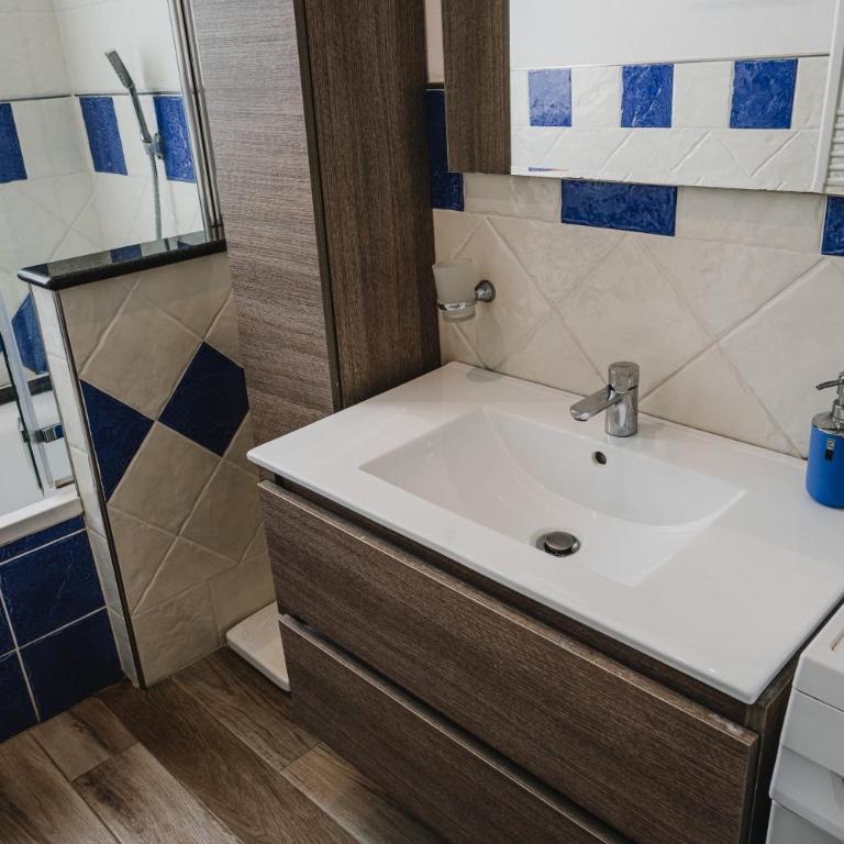 House Of Alex - Appartamento con 2 Camere da Letto - 8