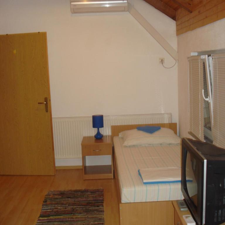 Hostel Hercegovina - Mixed Dormitory Room - 28